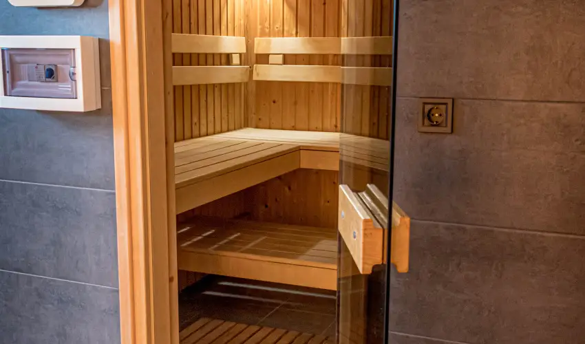 Crystal Hotel Hajdszoboszl - Mjus 1. (min. 2 j)