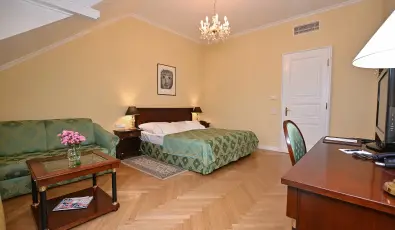 gr�f Degenfeld Kast�lysz�ll� Tarcal