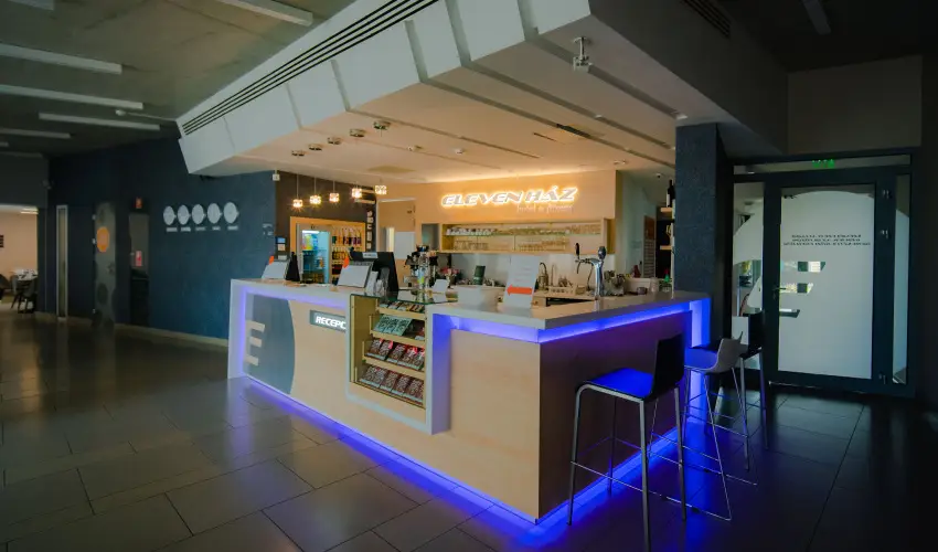 Eleven Business & Sport Hotel Jszrokszlls - Mjus 1.