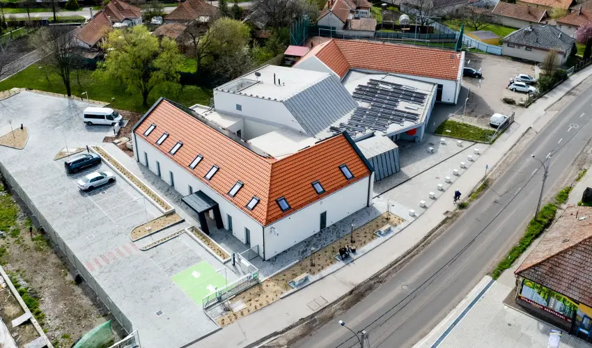 Eleven Business & Sport Hotel Jszrokszlls - Mjus 1.