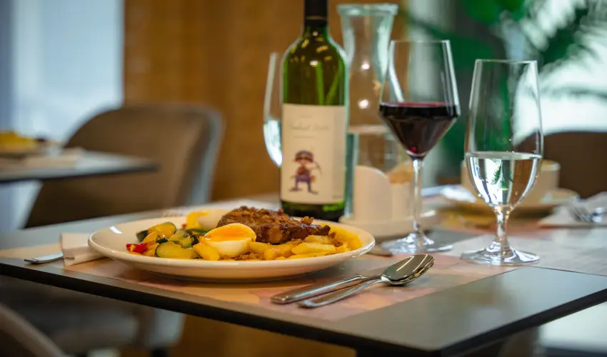 Eleven Business & Sport Hotel Jszrokszlls - Mjus 1.