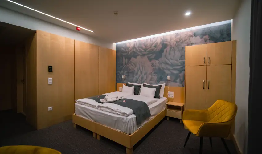 Eleven Business & Sport Hotel Jszrokszlls - Mjus 1.