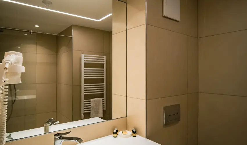 Eleven Business & Sport Hotel Jszrokszlls - Mjus 1.