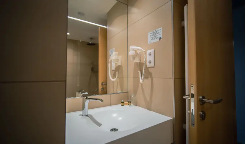 Eleven Business & Sport Hotel Jszrokszlls - Mjus 1.