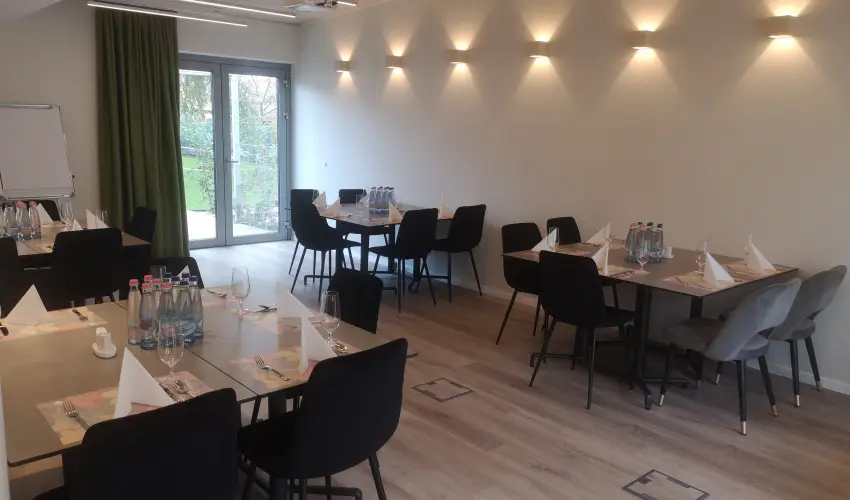 Eleven Business & Sport Hotel Jszrokszlls - Mjus 1.