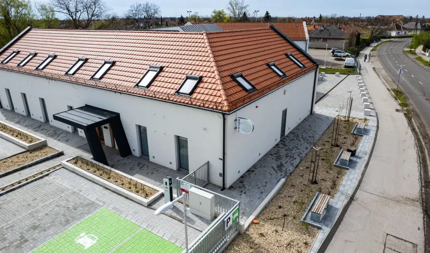 Eleven Business & Sport Hotel Jszrokszlls - Mjus 1.