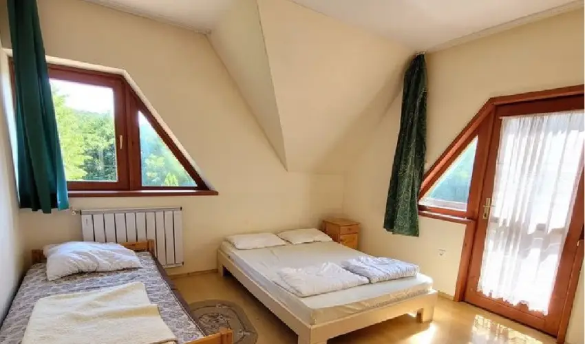 Szarvas Panzi� Erd�b�nye - M�jus 1. (min. 2 �j)