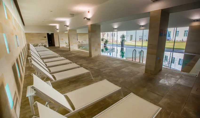 Erzsbet Nagy Szlloda Paks - Mjus 1.