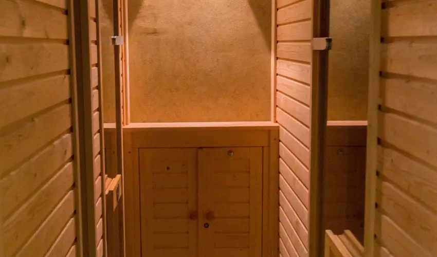 Erzsbet Nagy Szlloda Paks - Mjus 1.