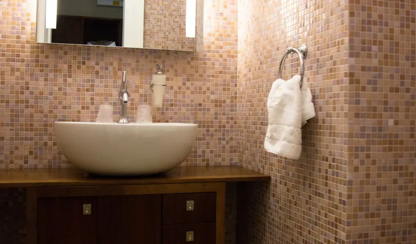 Erzsbet Nagy Szlloda Paks - Mjus 1.