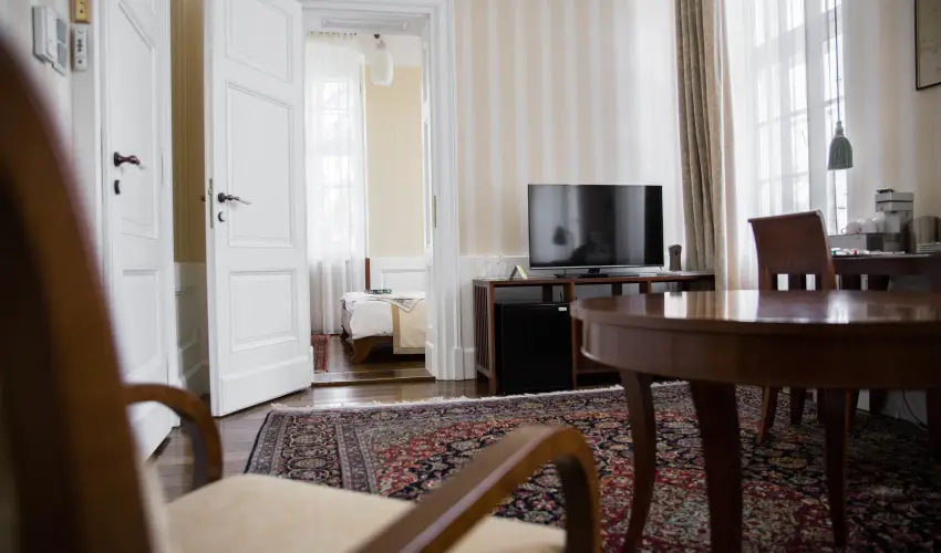 Erzsbet Nagy Szlloda Paks - Mjus 1.