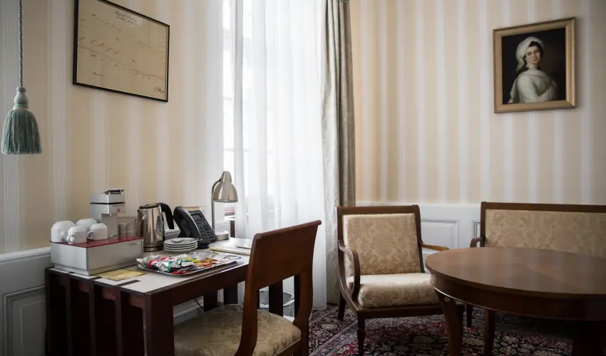 Erzsbet Nagy Szlloda Paks - Mjus 1.