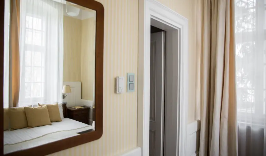 Erzsbet Nagy Szlloda Paks - Mjus 1.