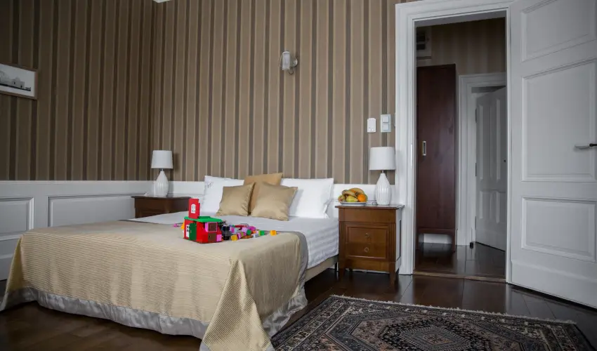 Erzsbet Nagy Szlloda Paks - Mjus 1.