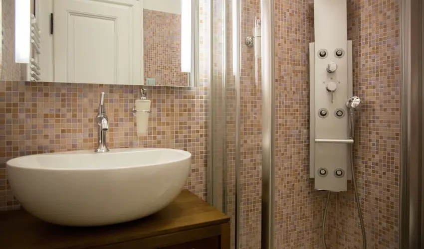 Erzsbet Nagy Szlloda Paks - Mjus 1.