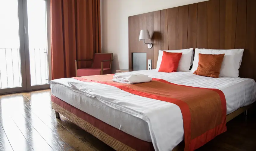 Erzsbet Nagy Szlloda Paks - Mjus 1.