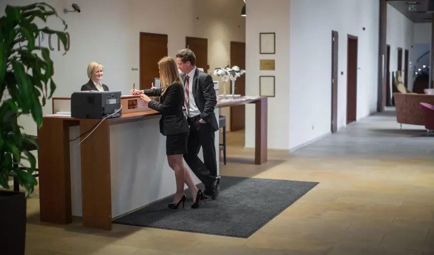 Erzsbet Nagy Szlloda Paks - Mjus 1.