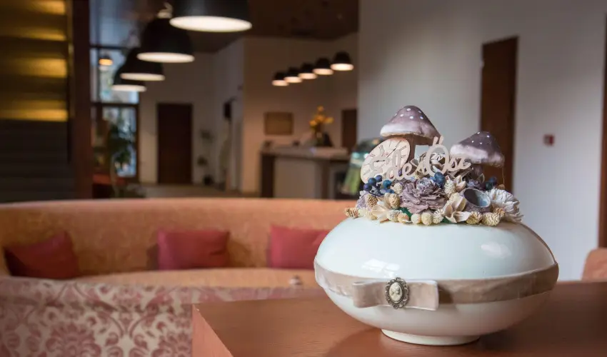 Erzsbet Nagy Szlloda Paks - Mjus 1.