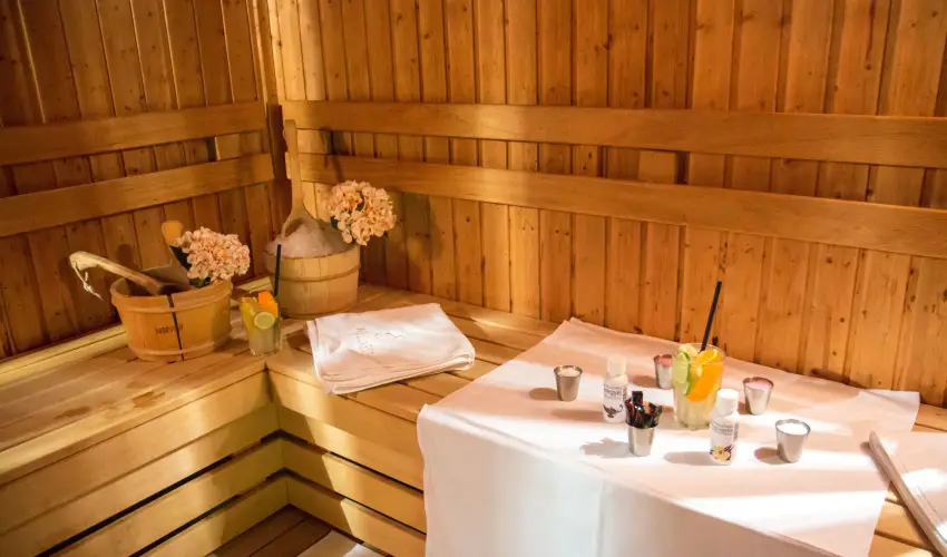 Erzsbet Nagy Szlloda Paks - Mjus 1.