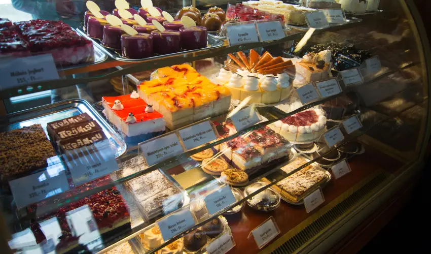 Erzsbet Nagy Szlloda Paks - Mjus 1.