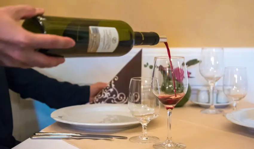 Erzsbet Nagy Szlloda Paks - Mjus 1.