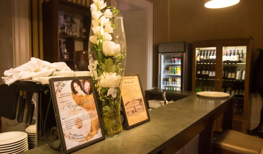 Erzsbet Nagy Szlloda Paks - Mjus 1.