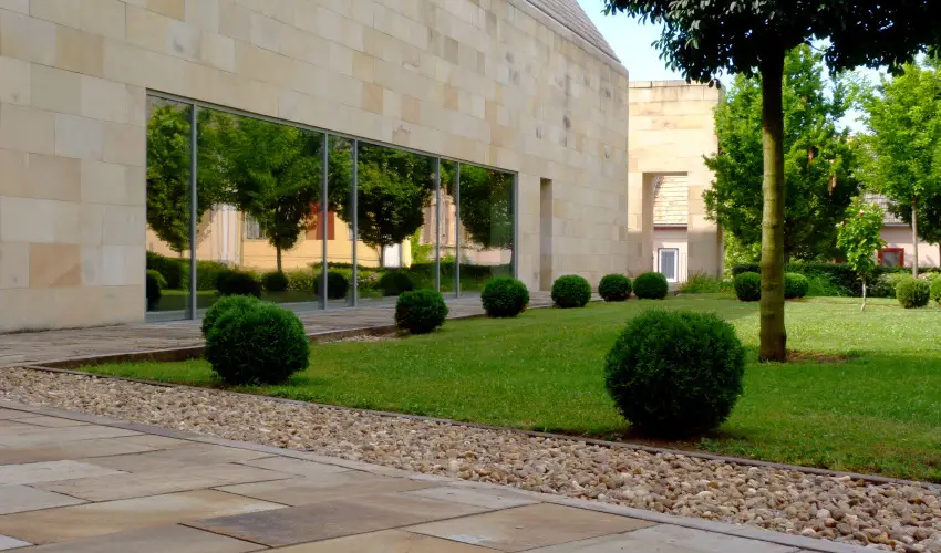 Erzsbet Nagy Szlloda Paks - Mjus 1.