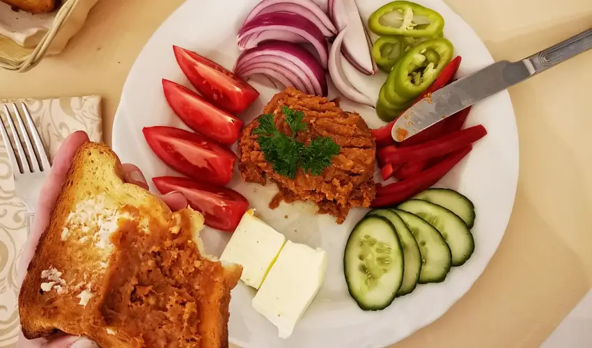 Erzsbet Nagy Szlloda Paks - Mjus 1.