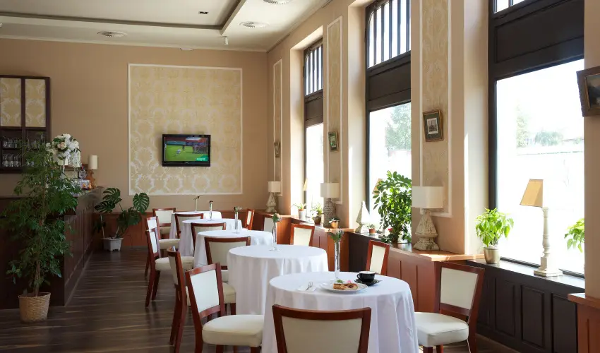 Erzsbet Kirlyn Szlloda Gdll - Mjus 1. - specilis elrefizetssel