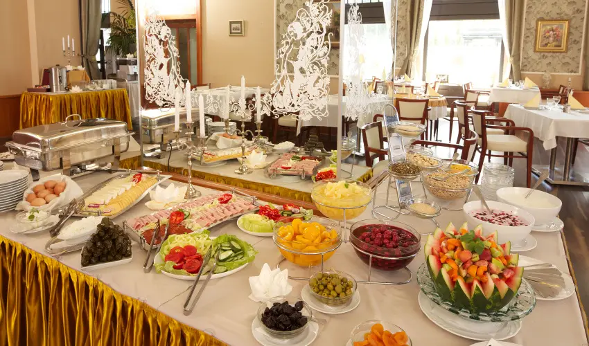 Erzsbet Kirlyn Szlloda Gdll - Mjus 1. - specilis elrefizetssel