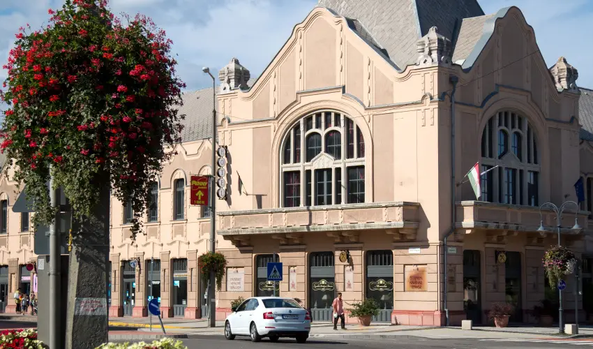 Erzsbet Kirlyn Szlloda Gdll - Mjus 1. - specilis elrefizetssel