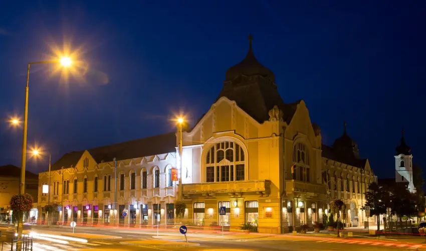 Erzsbet Kirlyn Szlloda Gdll - Mjus 1. - specilis elrefizetssel