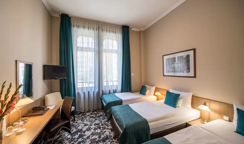 Erzsbet Kirlyn Szlloda Gdll - Mjus 1. - specilis elrefizetssel