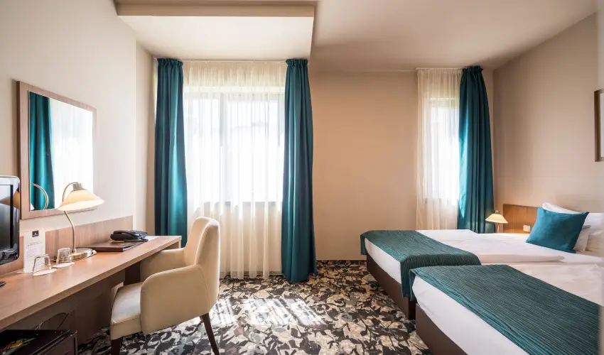 Erzsbet Kirlyn Szlloda Gdll - Mjus 1. - specilis elrefizetssel