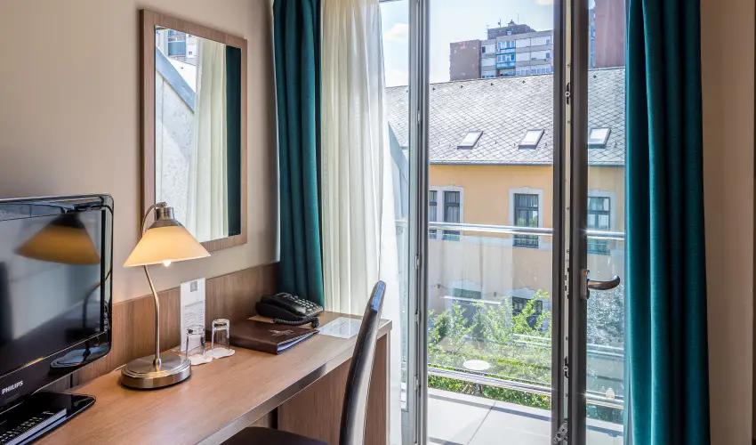 Erzsbet Kirlyn Szlloda Gdll - Mjus 1. - specilis elrefizetssel