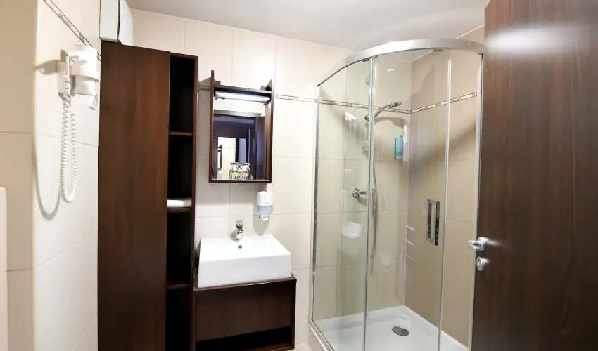 Ezsthd Hotel Veszprm - Mjus 1.