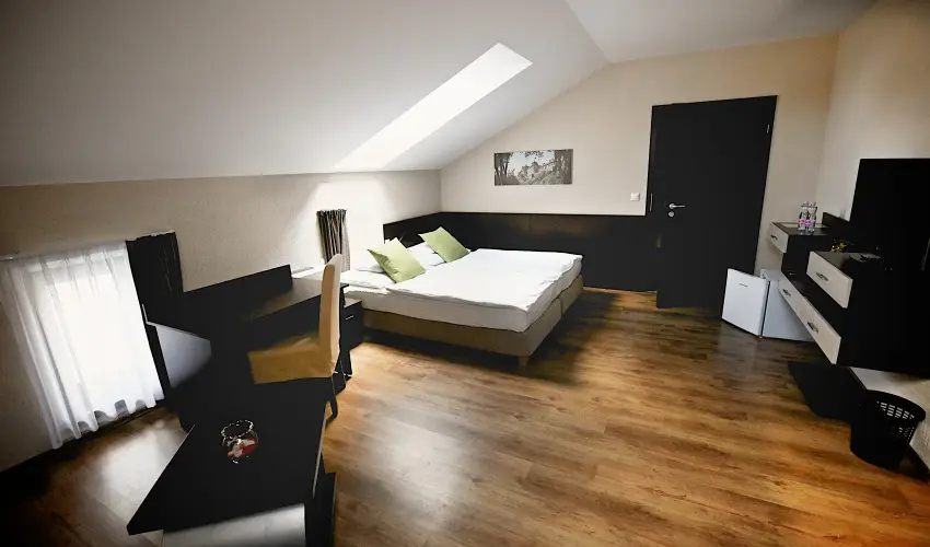 Ezsthd Hotel Veszprm - Mjus 1.