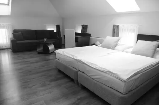 Ez�sth�d Hotel - M�jus 1.