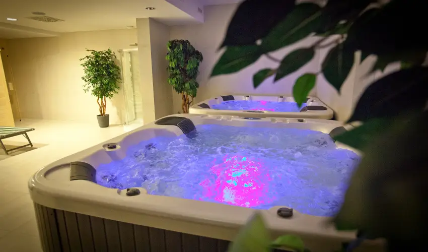 Ezsthd Hotel Veszprm - Mjus 1.