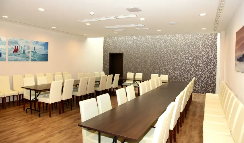 Ezsthd Hotel Veszprm - Mjus 1.