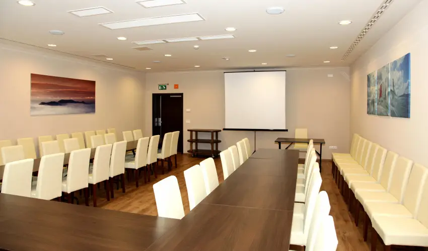 Ezsthd Hotel Veszprm - Mjus 1.