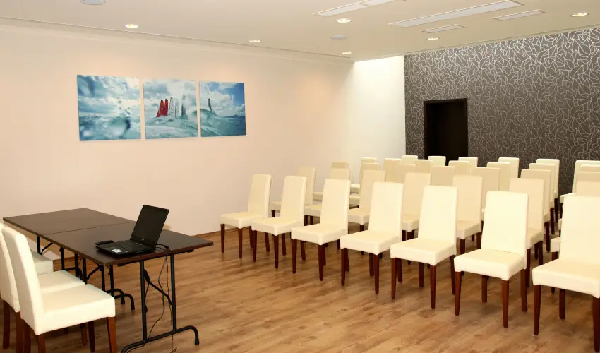 Ezsthd Hotel Veszprm - Mjus 1.