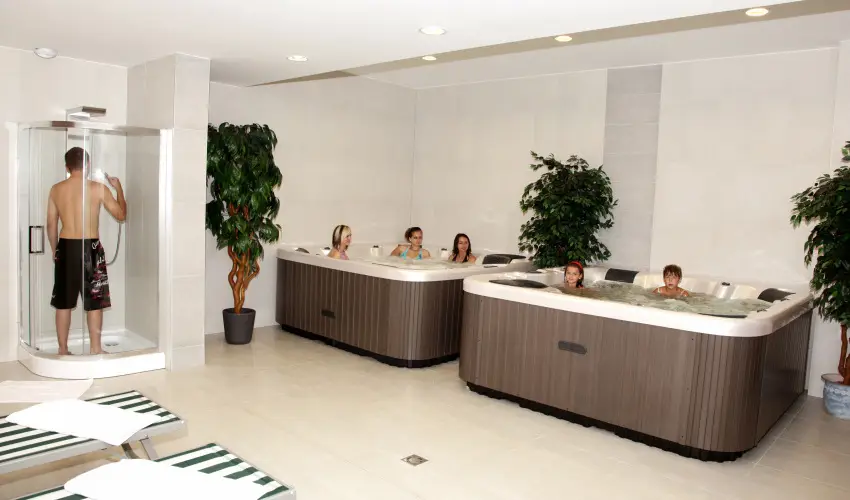 Ezsthd Hotel Veszprm - Mjus 1.