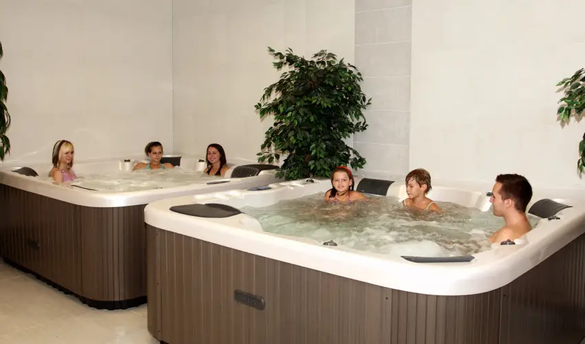 Ezsthd Hotel Veszprm - Mjus 1.