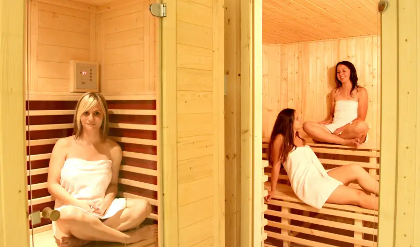 Ezsthd Hotel Veszprm - Mjus 1.