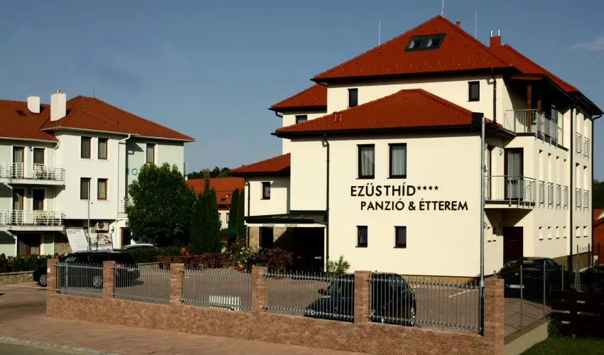 Ezsthd Hotel Veszprm - Mjus 1.