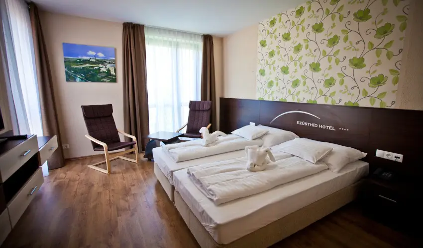 Ezsthd Hotel Veszprm - Mjus 1.