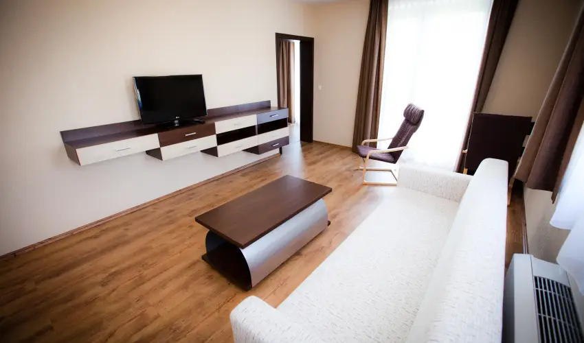 Ezsthd Hotel Veszprm - Mjus 1.