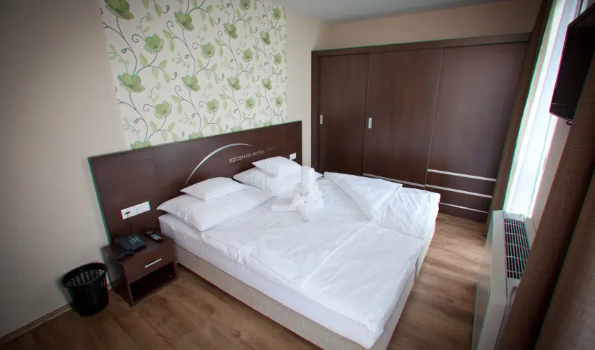 Ezsthd Hotel Veszprm - Mjus 1.