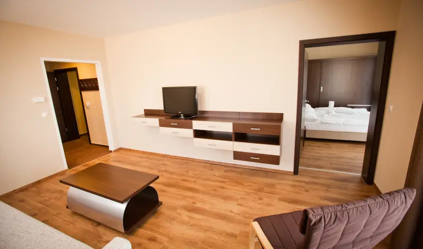 Ezsthd Hotel Veszprm - Mjus 1.